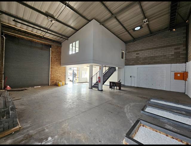 181M² MINI FACTORY TO LET IN KYA SANDS